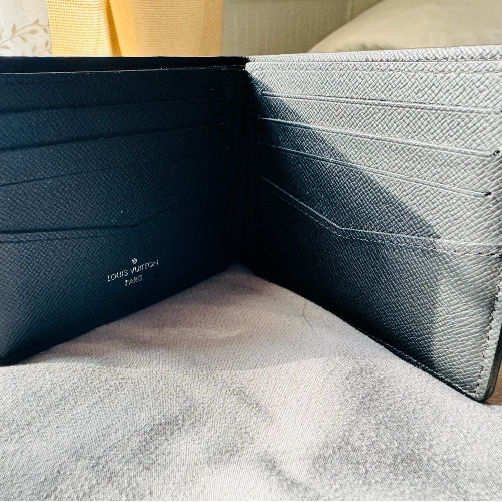 LV men’s wallet - Picture 4 of 4